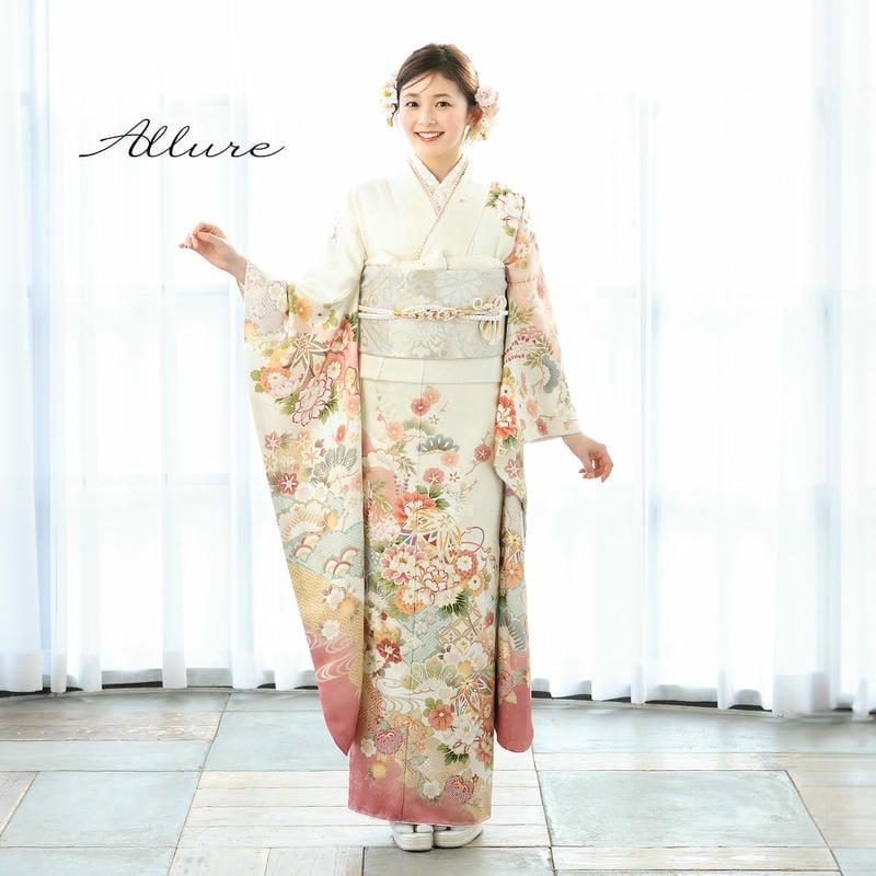 正絹 オフホワイト 牡丹、菊、梅 振袖リメイクドレス 振袖レンタル Allure オフホワイト 手毬に牡丹 成人式 結婚式 対応身長
