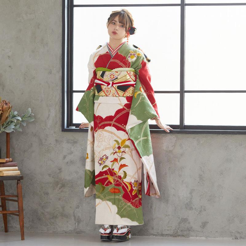 振袖レンタル  白 雲取露芝に刺繍唐花(絹) 成人式 結婚式 対応身長154〜165cm 2〜11月利用 R703