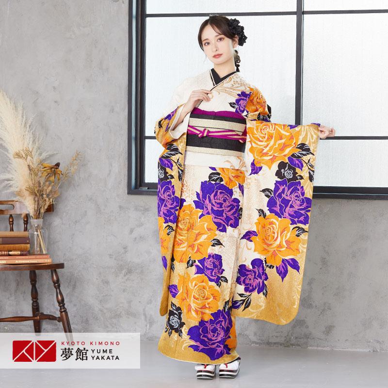 淡いピンク地に薔薇が咲き零れるガーリーな成人式振袖 刺繍 薔薇 菖蒲