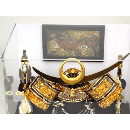 アクリル五月人形 兜飾り 間口32×奥行23×高さ25cm YN11782GKC 8号金