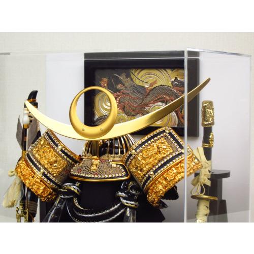 毛氈付アクリル五月人形 兜飾り 間口32×奥行23×高さ25cm YN11782GKC 8号金上杉兜アクリルケース飾り kabuto-49_1