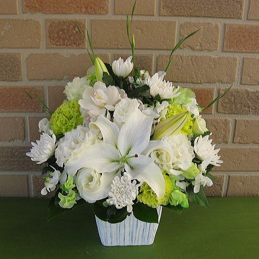 お悔やみ 花 お供え 命日 花籠 喪中 お供え花 仏花 新盆 枕花 初七日 四十九日 弔花 お盆 お彼岸 デザイナーにおまかせ フラワーアレンジメント 5600円 Os 0002 フラワーギフトのヤーミーyahoo 店 通販 Yahoo ショッピング