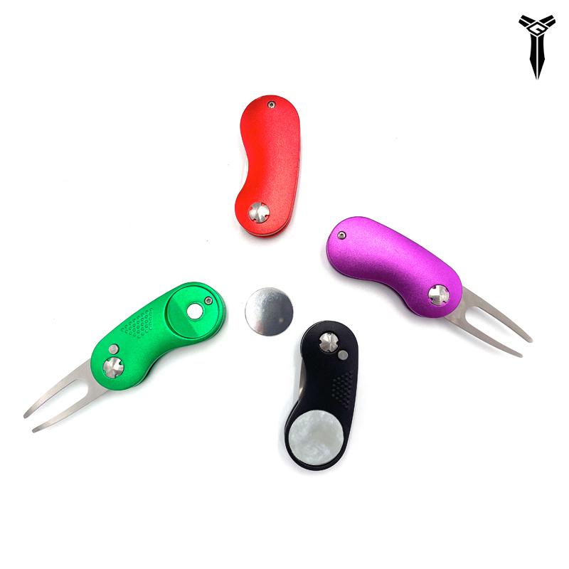 最前線の ゴルフ フォーク 選べる10色 ワンタッチ マーカー付 金属製 グリーンフォーク おしゃれ グリーン ディボト 補修 小物 便利 ゴルフ用品 高級感 プレゼント Wantannas Go Id