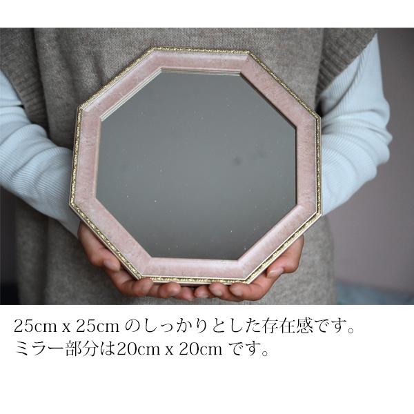 八角形の鏡を玄関に飾ると風水で開運に繋がると言われています