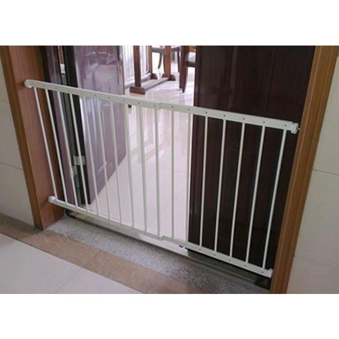 赤ちゃんやペットの転落防止 転落防止柵 3枚連結 突っ張り式 ベビーガード ベビーゲート フェンス うめのやonline 通販 Yahoo ショッピング