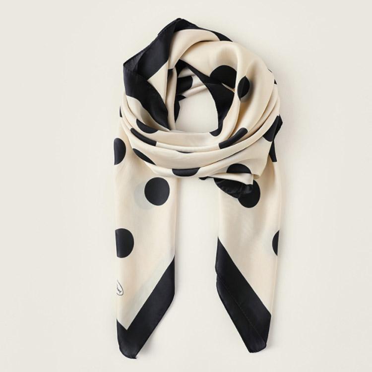 【美品】COMME des GARÇONS ドット柄スカーフ／大判シルク100% ドット柄シルク comme des garçons スカーフ