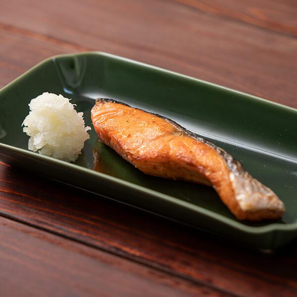 栗原はるみ 桜　花びら　角皿3枚　豆皿2枚　小皿2枚　小鉢2つ　長方形プレート 栗原はるみ 桜 花びら 角皿3枚 豆皿2枚 小皿2枚 小鉢