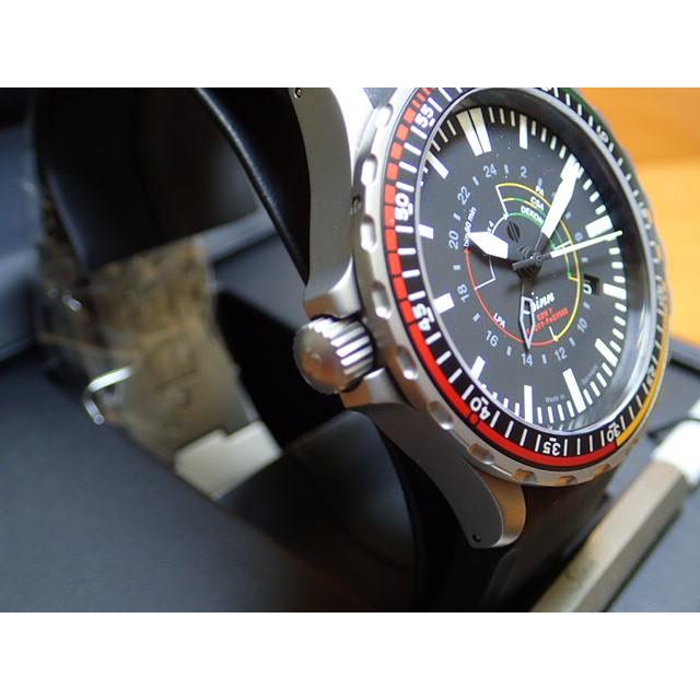 ジン 腕時計 857 EZM7 R  消防隊やレスキュー隊のミッションタイマーとして救出開始後最初の１時間の時間配分をひと目で判別できる色分けされた回転ベゼルを装備