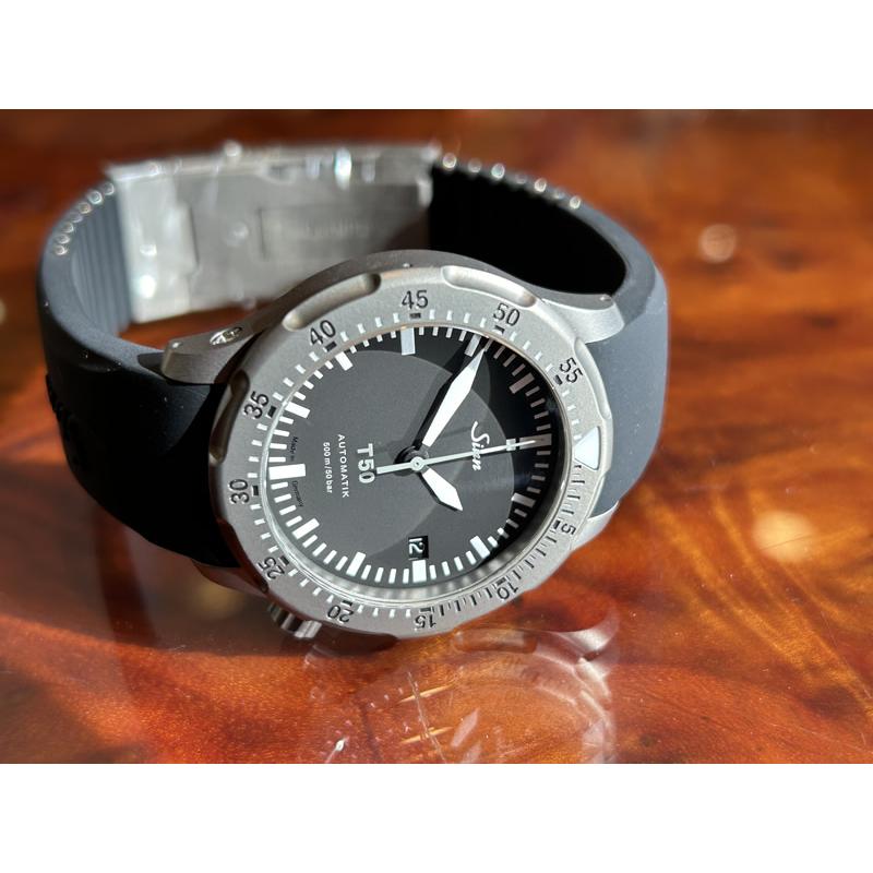 ジン Sinn T50 正規品 未使用純正ラバーベルト付 Sinn ジン 腕時計 SINN T50 お手続き簡単な分割払いも承ります