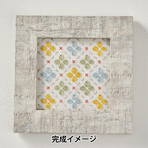 戸塚刺繍作品　木製花柄3段引き出し 刺しゅうキット 『地刺しの連続模様3 戸塚刺しゅう 花模様のミニ額 114