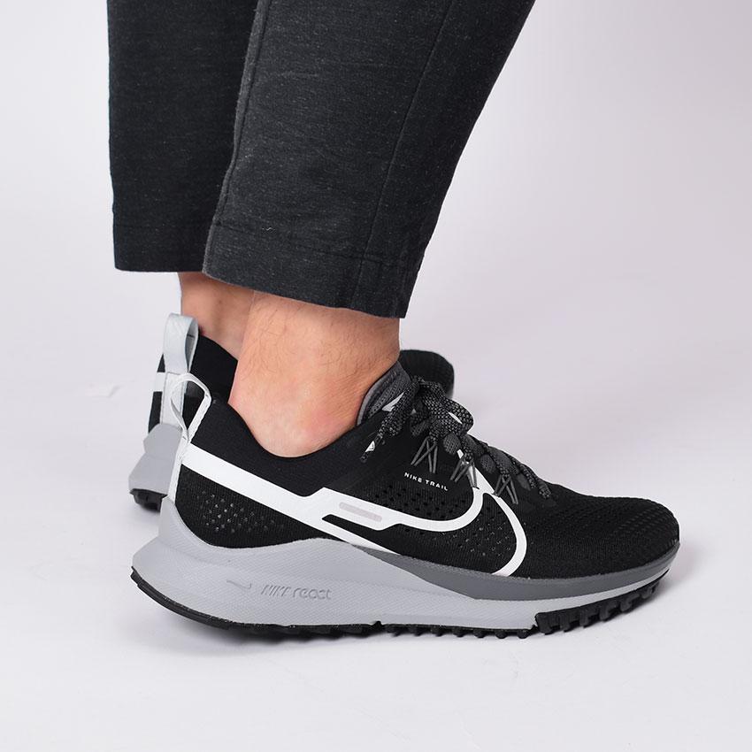 ナイキ トレイル ランニング メンズ ペガサス 4 NIKE DJ6158 ブラック