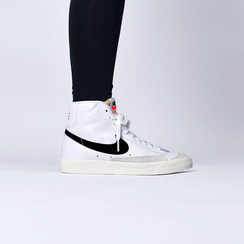 ナイキ スニーカー レディース ブレーザー ミッド 77 NIKE CZ1055 白