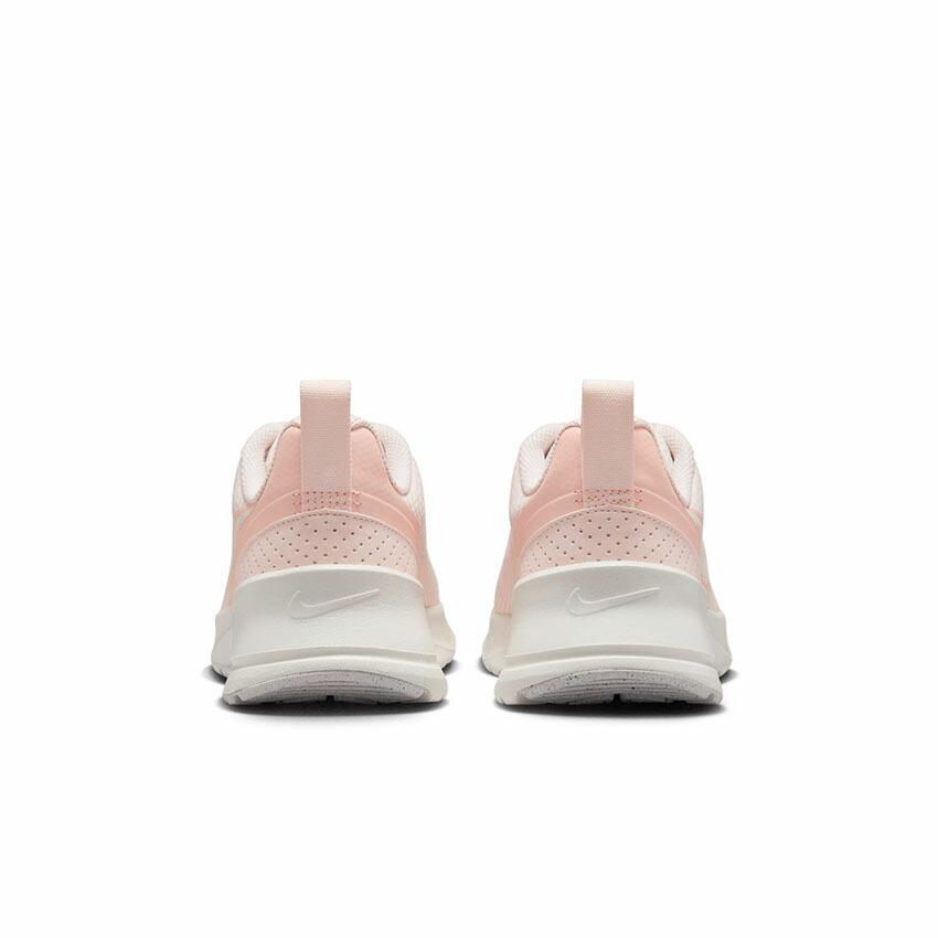 NIKE（ナイキ） スニーカー レディース エア マックス ニュアクシス