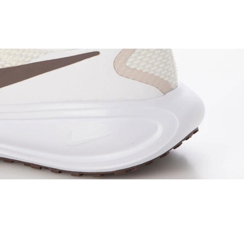 使い終わった女子用 Nike シューズ ホワイト/ゴールド 使い終わった