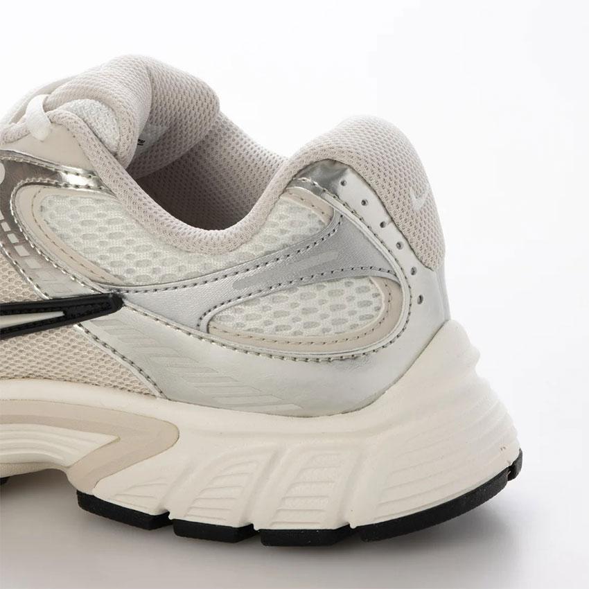 NIKE（ナイキ） スニーカー レディース V5 RNR NIKE HQ7901 ホワイト