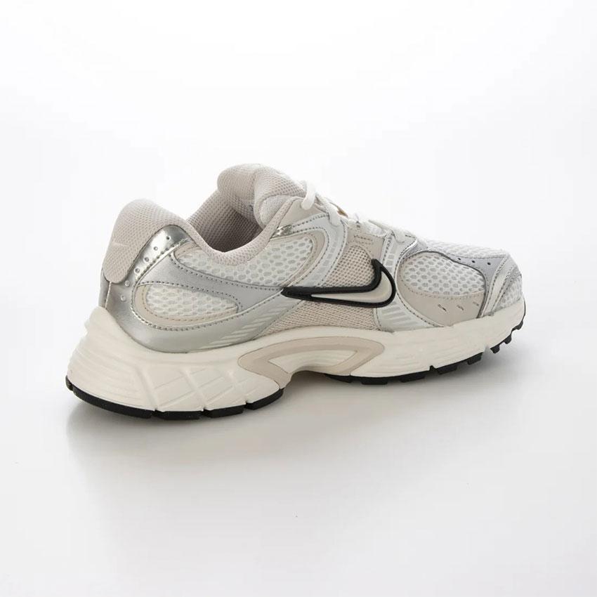 NIKE（ナイキ） スニーカー レディース V5 RNR NIKE HQ7901 ホワイト