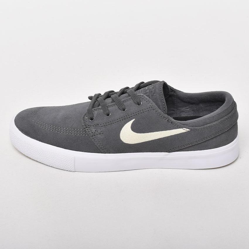 ナイキ スニーカー メンズ Nike Aq7475 グレー 靴 シューズ ローカット ズーム ブランド カジュアル シンプル ストリート 人気 Z Sports Paypayモール店 通販 Paypayモール
