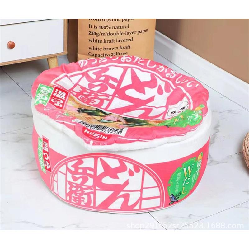 新品未使用！【日清】 カップヌードル　具材のクッション付 ペットハウス 期間限定値下げ 完売品 日清食品 クッション付きペットハウス