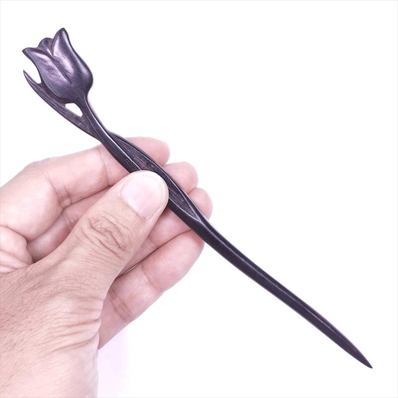 黒檀の三味線の簪作りは指す方が沖縄の女性用簪ジーフアの六角形の形になっています， 黒檀の三味線の簪作りは指す方が沖縄の女性用簪ジーフア