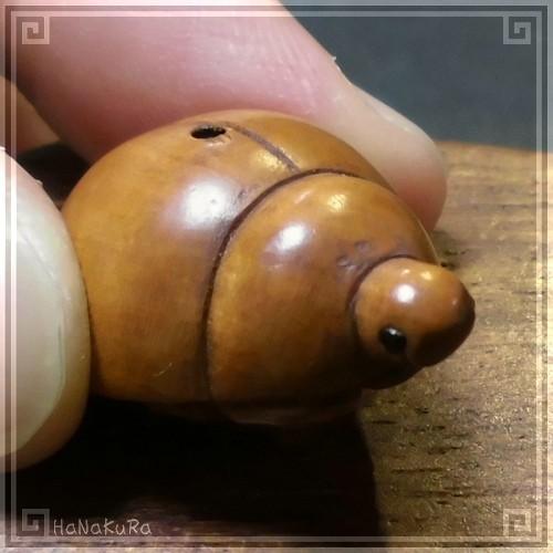 黄楊の工芸品 根付け 木彫り 彫刻 236 昆虫 天然木 つげ 黄楊木 柘植 手彫り