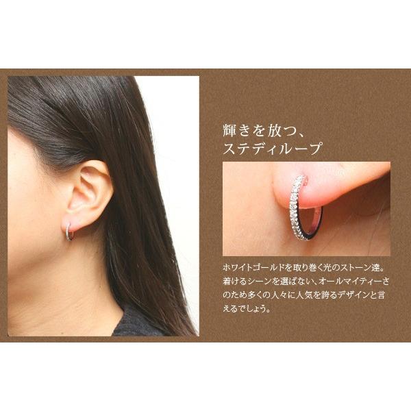 ピアス me on... K18ホワイトゴールド(WG) ハーフエタニティ スイート 10 ダイヤモンドフープピアス 50233の画像