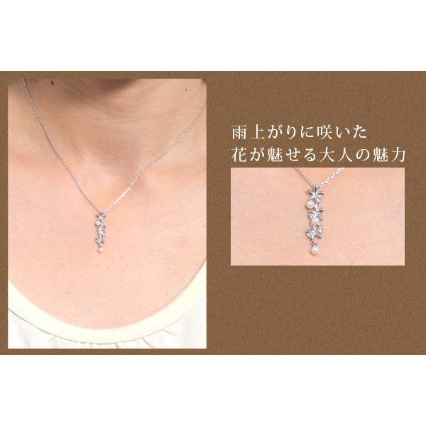 超可爱 ネックレス Me On K10ホワイトゴールド 10金 ３輪の花モチーフダイヤモンドネックレス パールがまるで雫のような ネックレス ペンダント 受注生産の為 納期が2 3週間後になります 選択してください Www Hablalo App