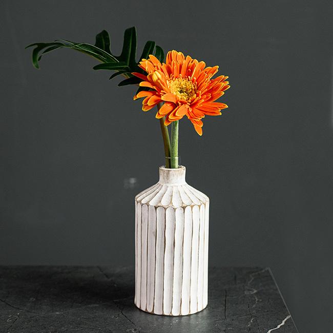 フラワーベース しのぎ ホワイト Cb 103wh 一輪挿し おしゃれ 木製 かわいい 飾る インテリア 大きめ 大きい 存在感 花瓶 Pu548 雑貨のねこや 通販 Yahoo ショッピング