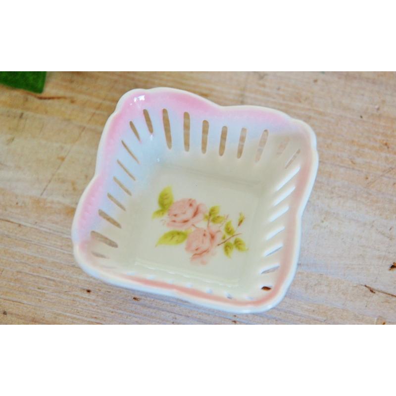 イマン　ローズバスケット　レリーフトレー　陶器プレート　アクセサリートレー イマン ローズバスケット レリーフトレー 陶器プレート