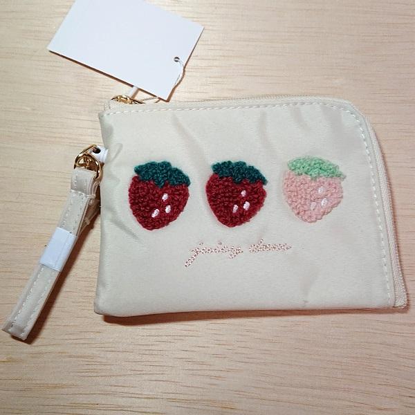 鍵盤ハーモニカケース✖️2 オリーブ刺繍　いちご刺繍 イチゴ サガラ刺繍 パスケース デイリーポーチ（いちご アイボリー