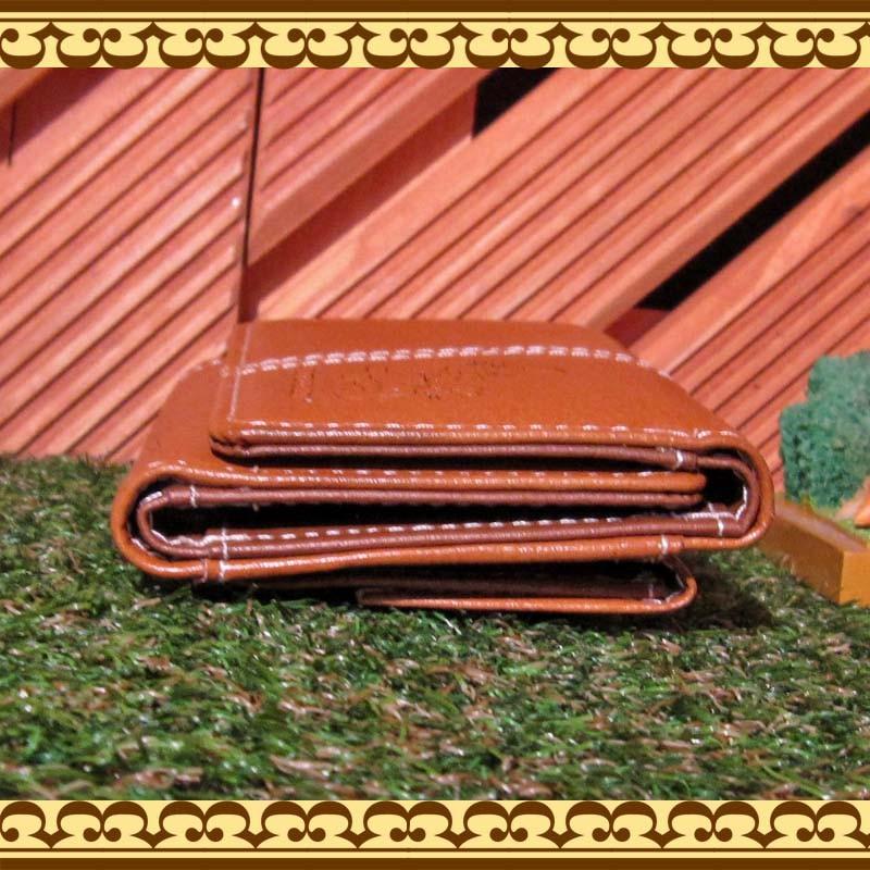 ワンポイントのさりげない型押しのイラストがおしゃれ ピーターラビット コンパクト財布 うさぎ バニー ラビット 雑貨の森 Ki Ra Ra Yahoo 店 通販 Yahoo ショッピング