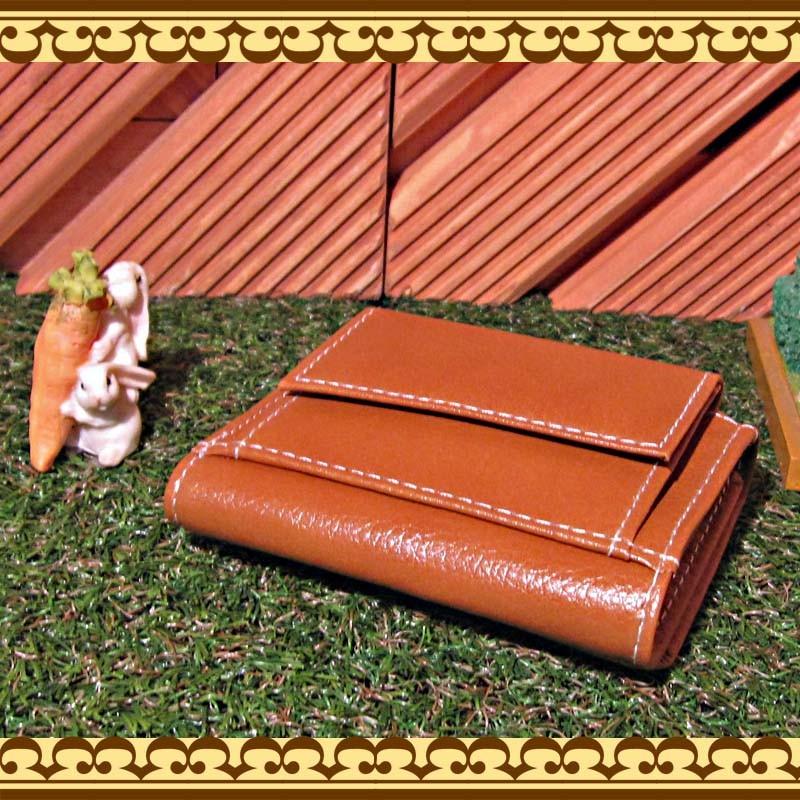 ワンポイントのさりげない型押しのイラストがおしゃれ ピーターラビット コンパクト財布 うさぎ バニー ラビット 雑貨の森 Ki Ra Ra Yahoo 店 通販 Yahoo ショッピング