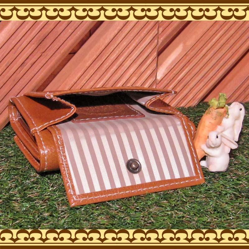 ワンポイントのさりげない型押しのイラストがおしゃれ ピーターラビット コンパクト財布 うさぎ バニー ラビット 雑貨の森 Ki Ra Ra Yahoo 店 通販 Yahoo ショッピング