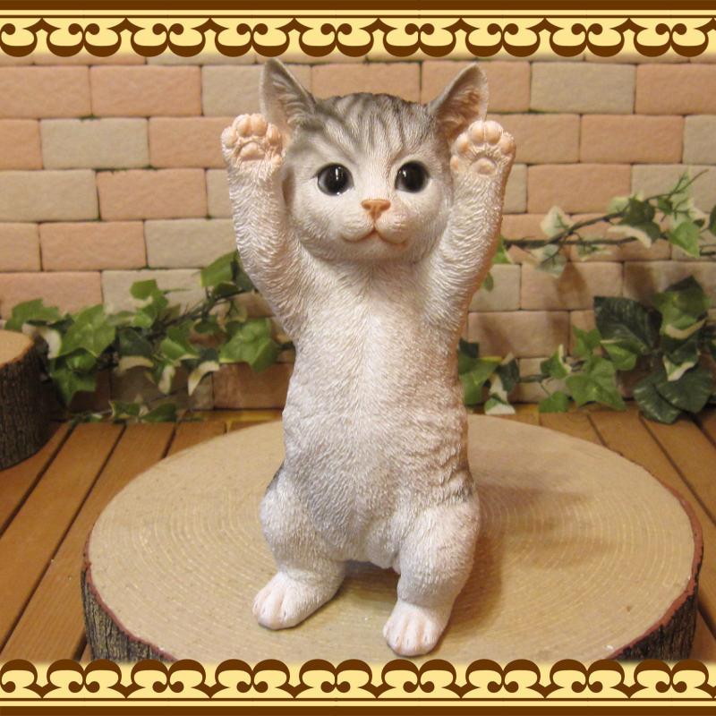 置物 動物 可愛い 猫の置物 リアル お願いキャット ３ ホワイト＆グレー ネコ フィギュア 子ねこ オブジェ ガーデニング ベランダアート  :0000001028:雑貨の森 Ki・Ra・Ra Yahoo!店 - 通販 - Yahoo!ショッピング