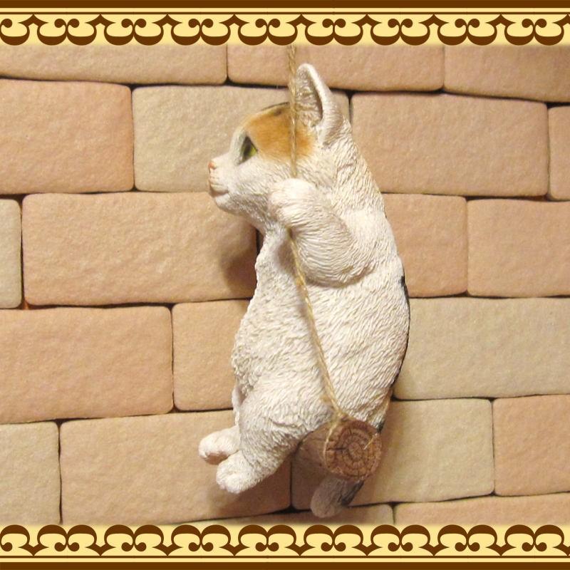 置物 動物 可愛い 猫の置物 リアル 三毛猫 ブランコキャット Bタイプ