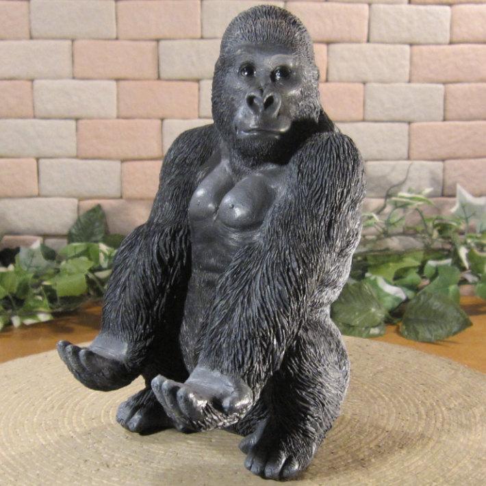 置物 動物 可愛い 動物の置物 スマホスタンド ゴリラ お手伝い中