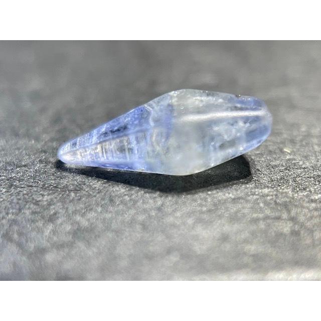 サファイア サファイアクリスタルコランダム 天然原石 0.93カラット