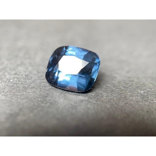 スピネル スピネルルース ダークブルー スピネル 1.80 カラット クッション カット 天然宝石 スリランカ原産の画像