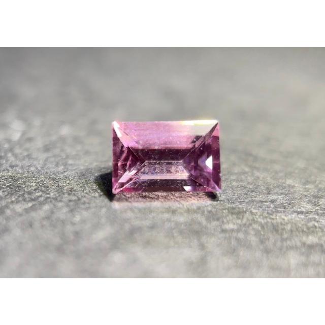 スピネルルース ピンクスピネル0.50カラット エメラルドカットの美しい天然宝石 スリランカ原産