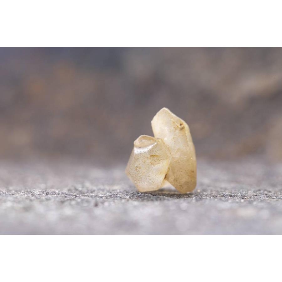 サファイアクリスタル、サファイア 原石クリスタル22.65カラット天然石コランダム、ライトイエロー（スリランカ）_1