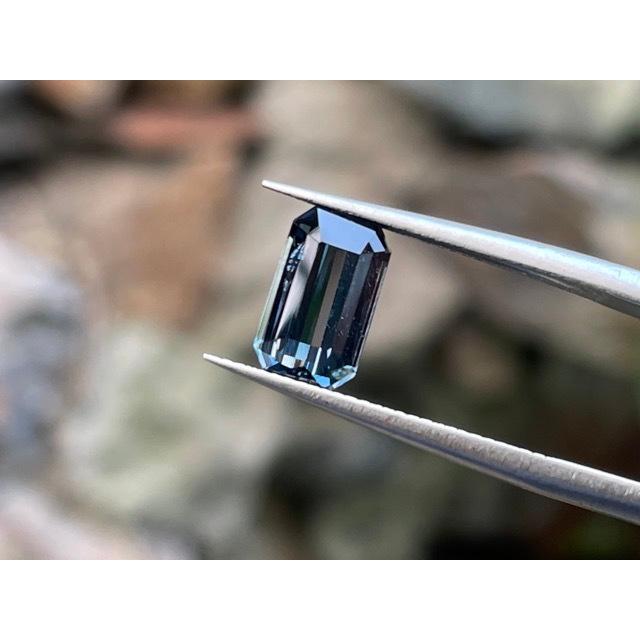 スピネルルース ティールグリーンスピネル1.70カラットボックスカット 天然宝石 スリランカ原産