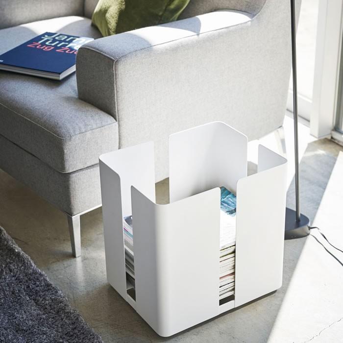 壁面があるから雑誌や新聞 紙袋などが横から見えにくいニューズラック キャスターが見えにくいスタイリッシュなデザイン 雑誌 ストック 山崎実業 新聞紙 Tower 収納 キャスター付き ニューズラック おしゃれ 新聞 タワー 北欧 マガジン ラック 新聞紙入れ 紙袋 整理 新聞