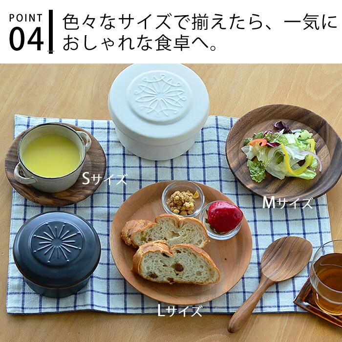 M様　トレイ Płaskie sandały zdobione metalowymi monogramami DESIRE