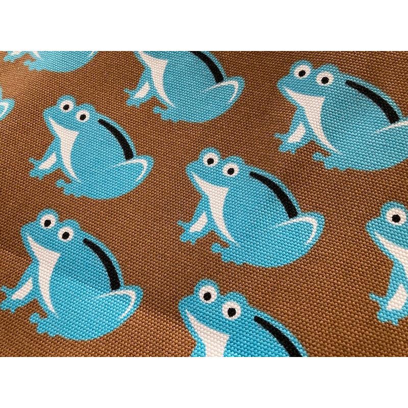 カエルの生地 蛙柄 幅150 長さ100 手作り ハンドメイド Frog フロッグ Kaeru かえる ブラウン地水色蛙 T18 1 555 エスニックzakkaya孵ヤフー店 通販 Yahoo ショッピング
