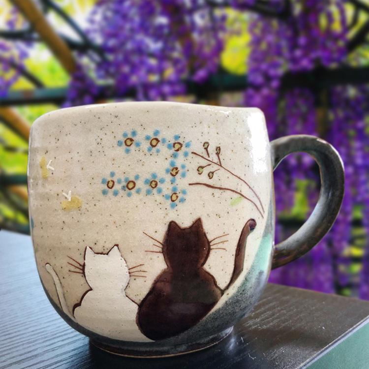 九谷焼マグカップ 陽だまり/色絵九谷 金花詰 猫の陽だまり 干支丑