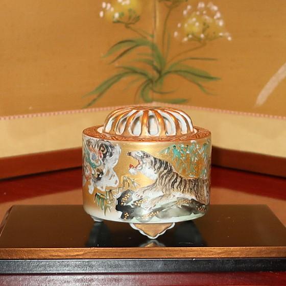 【在庫一掃セール】茶道具　香炉　九谷焼　本金虎　龍山作