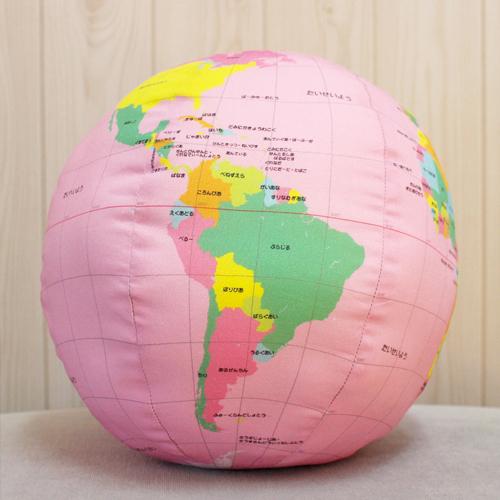 便利でおしゃれな地球儀「地球儀クッション 完成品」（直径26cm