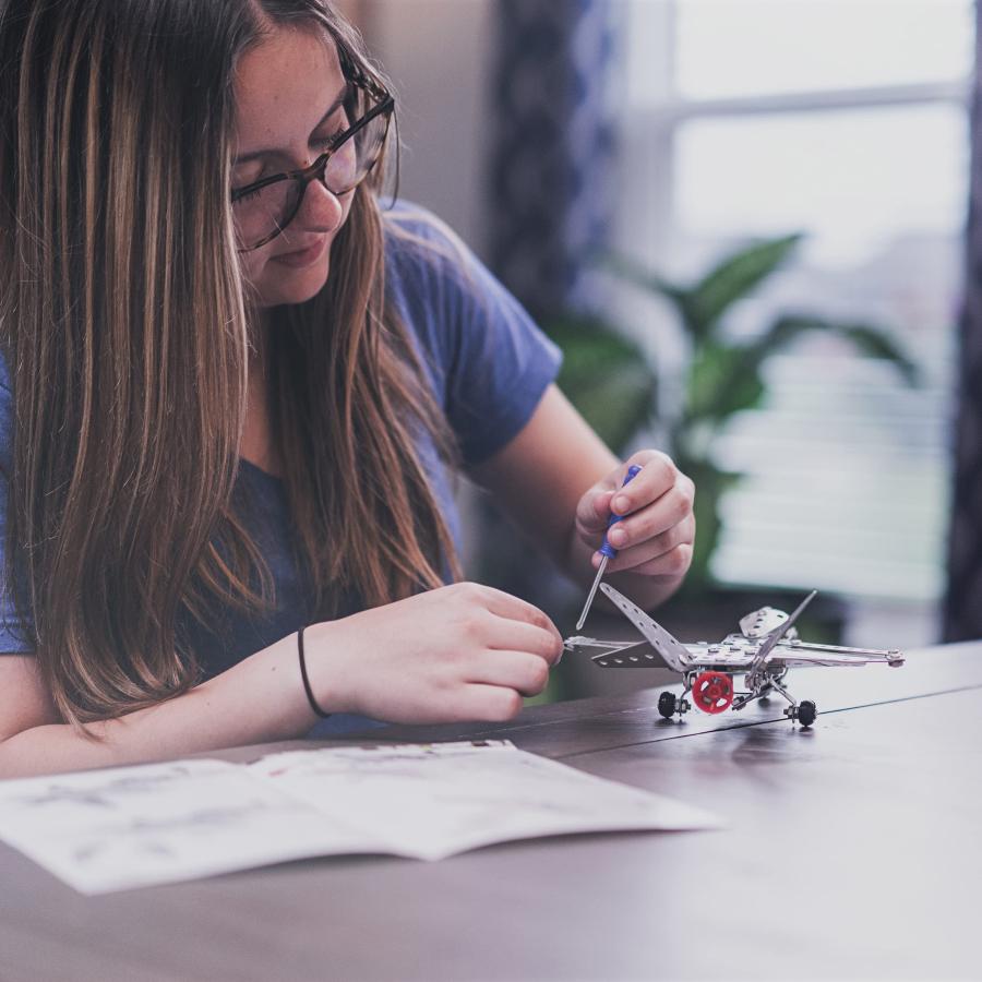 『ソウルイーター』 MALUVRIAN Erector Set Fighter Jet for Boys - Girls | Metal Model Airplane Kit for Adults Teens and Advanced Kids | Stem Toy | Educational and Engineer