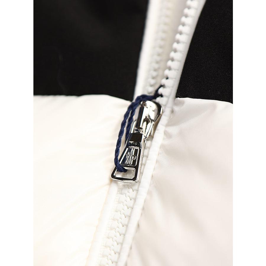 新品タグ付き　モンクレール　MONCLER ベビーダウン　ホワイト　ロゴマーク MONCLER モンクレール ダウンジャケット アウター キッズ ロゴ