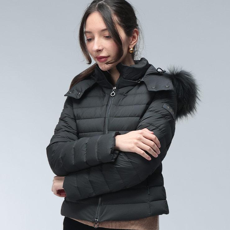 美品　TATRAS タトラス　シャイニーブラック　ダウンジャケット ファーフード TATRAS（タトラス） ダウン ブルゾン レディース ファーフード