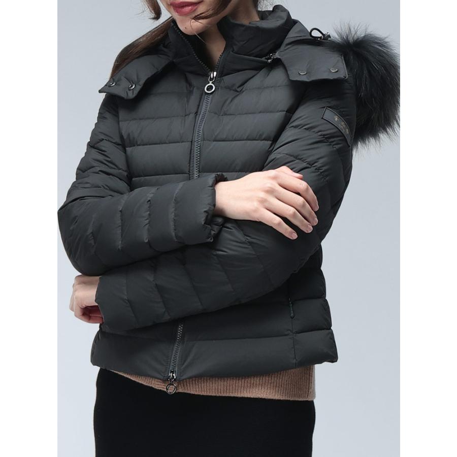 【美品】TATRAS ダウンジャケットレディース　ブラックショートファー付き02 TATRAS（タトラス） ダウン ブルゾン レディース ファーフード